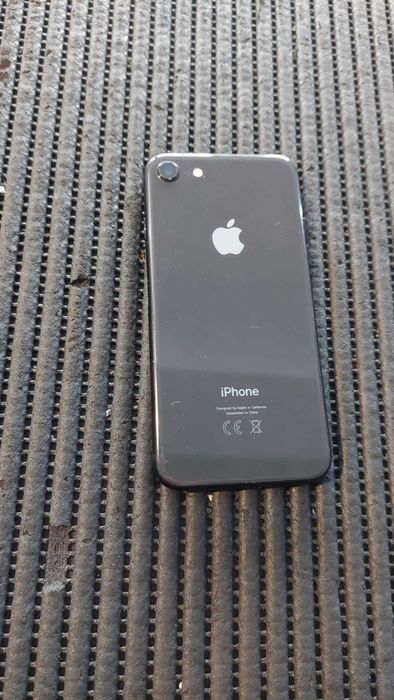 iPhone SE 2020 Usado com ecrã e bateria NOVA!!