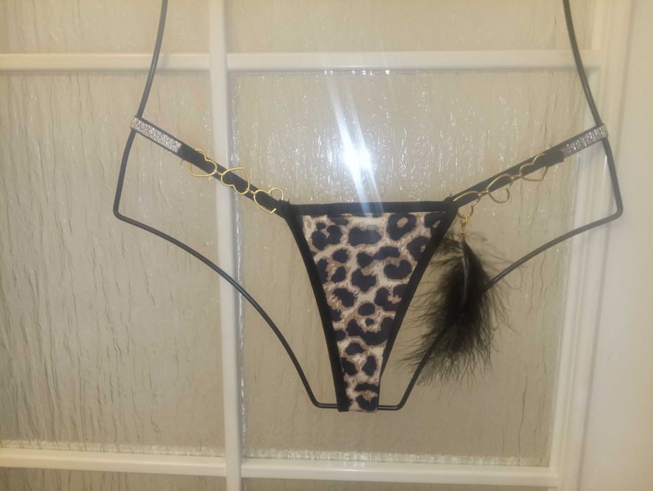 Frywolne panterkowe stringi,XL
