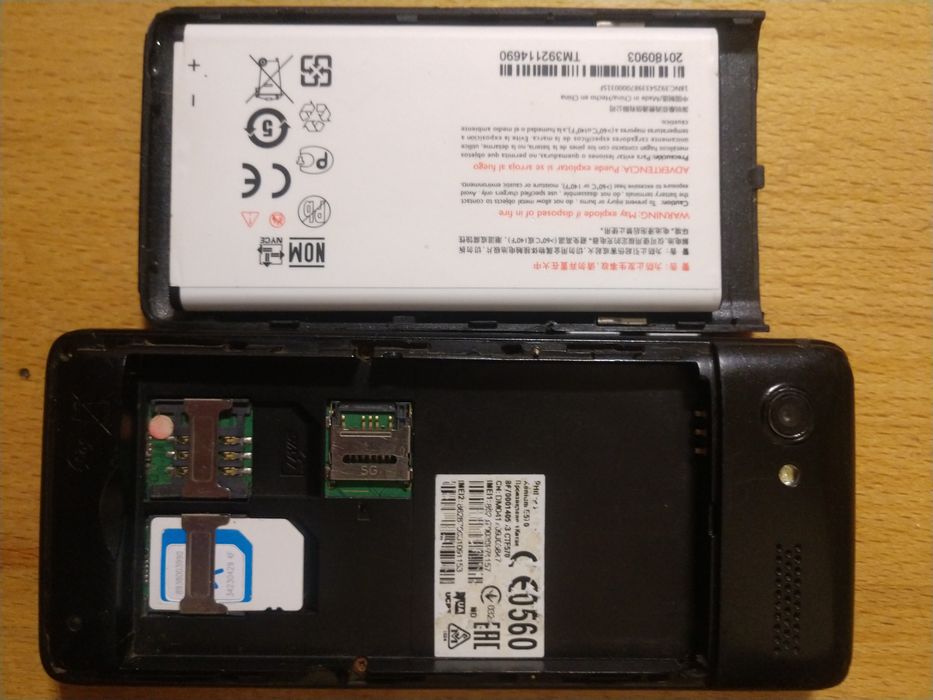 Мобільний телефон philips xenium e570