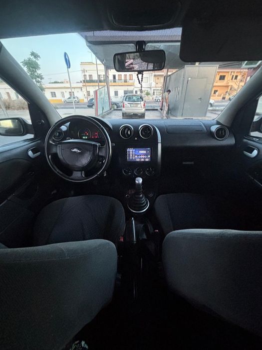 Vendo Ford Fiesta GHIA 2005