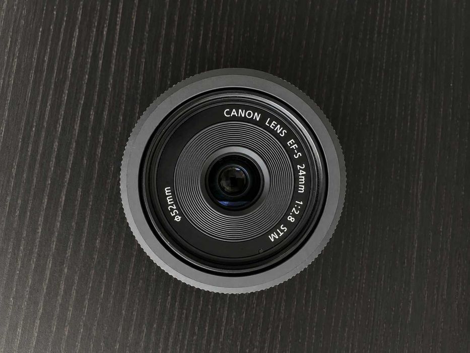 Canon EF-S 24mm f/2.8 STM | Como Nova
