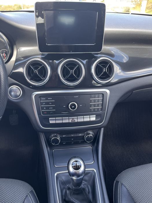 Mercedes Benz CLA 180d