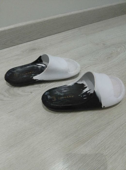 chinelos tipo  "slims".