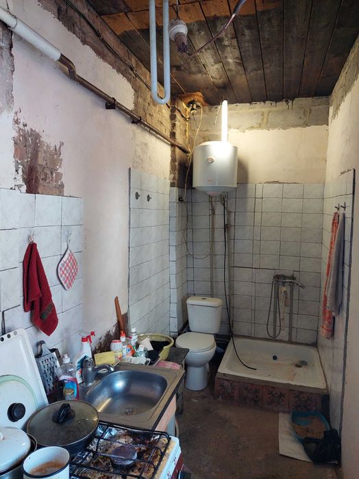 Продается небольшой домик с в районе центрального рынка