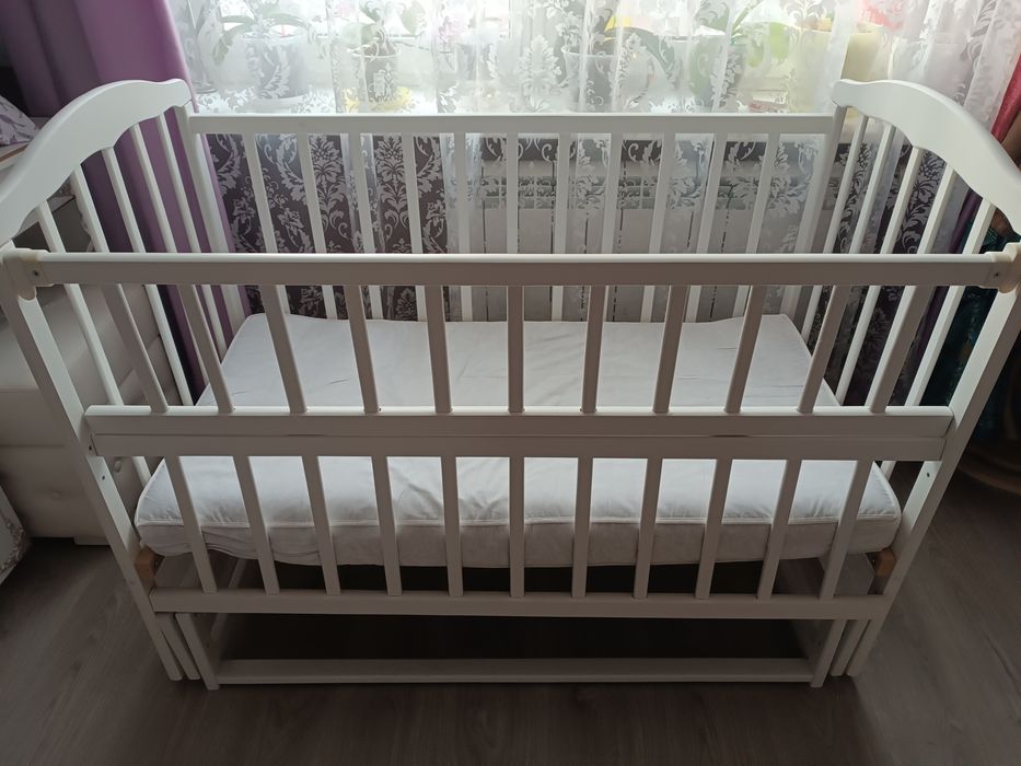 Ліжко дитяче з маятником