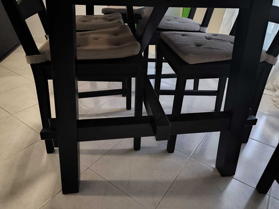Mesa de madeira + 6 cadeiras
