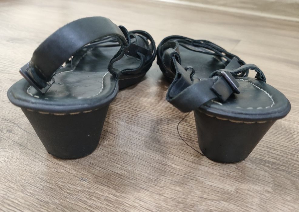 Босоножки Clarks р.39 (6) стелька 25,5см натуральная кожа