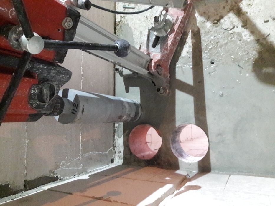 Przewierty w betonie,wiercenie otworow.Ciecie scian.Technika diamentow