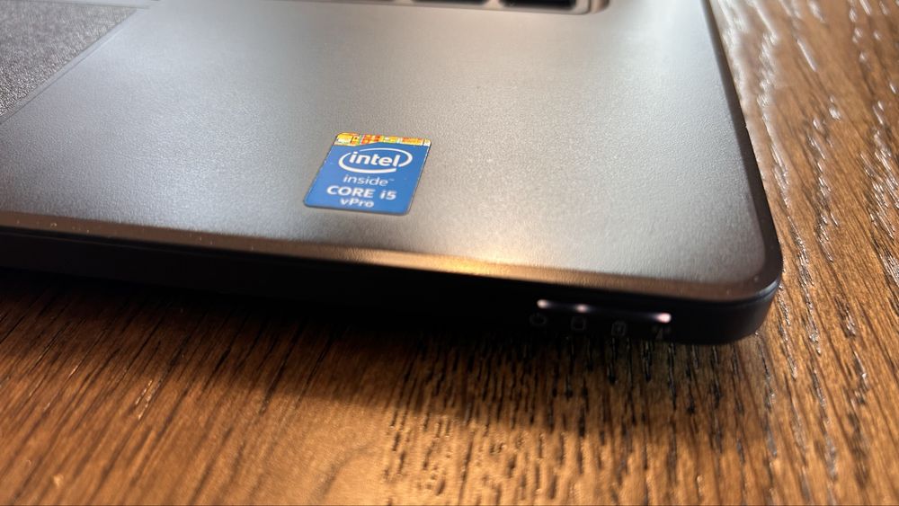 Dell Latitude E5450 Laptop – Intel i5 / 16 GB / 256 GB SSD64738674963586124