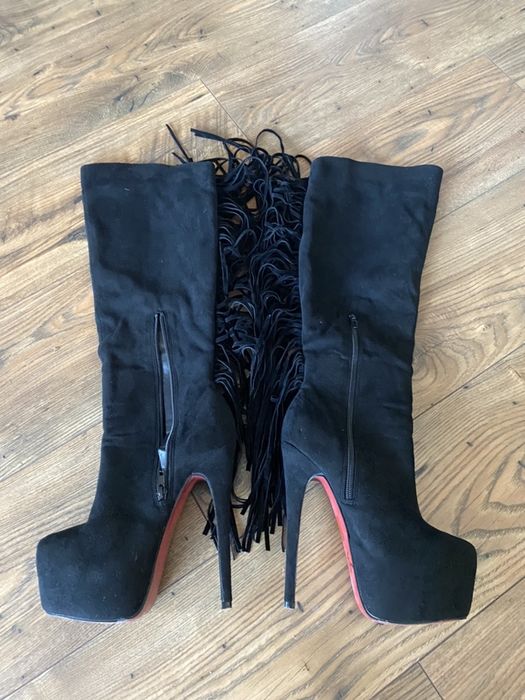 Rewelacyjne kozaki z fredzlami high heels