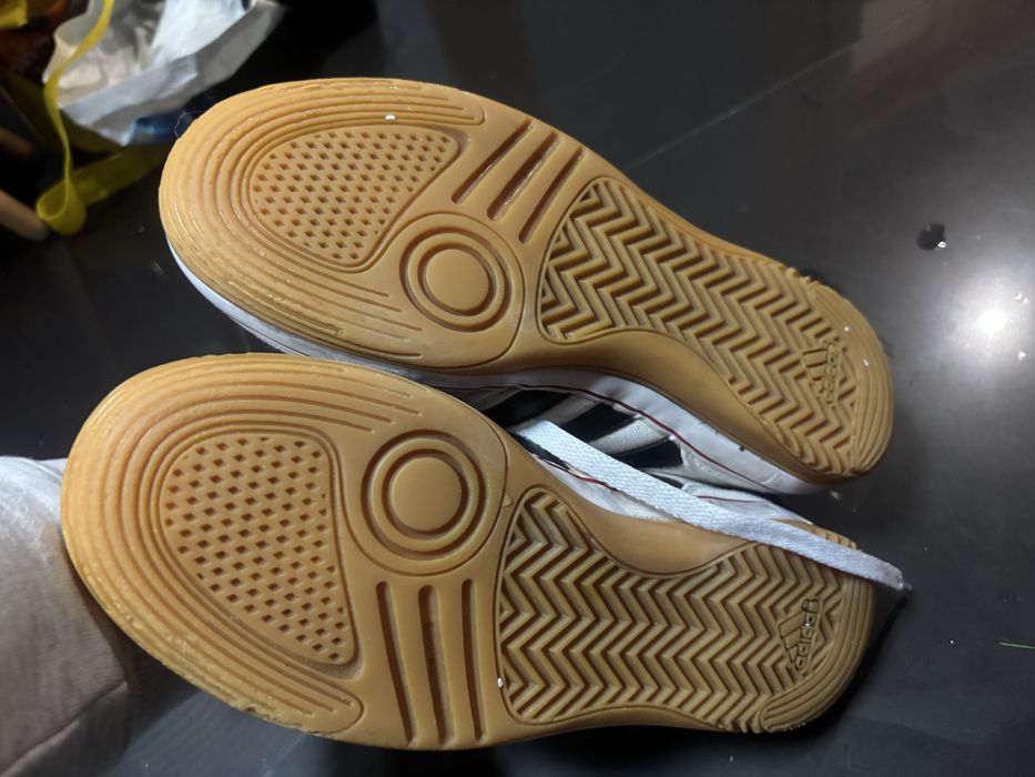 -> Sapatilhas de futsal Adidas brancas 41,5
