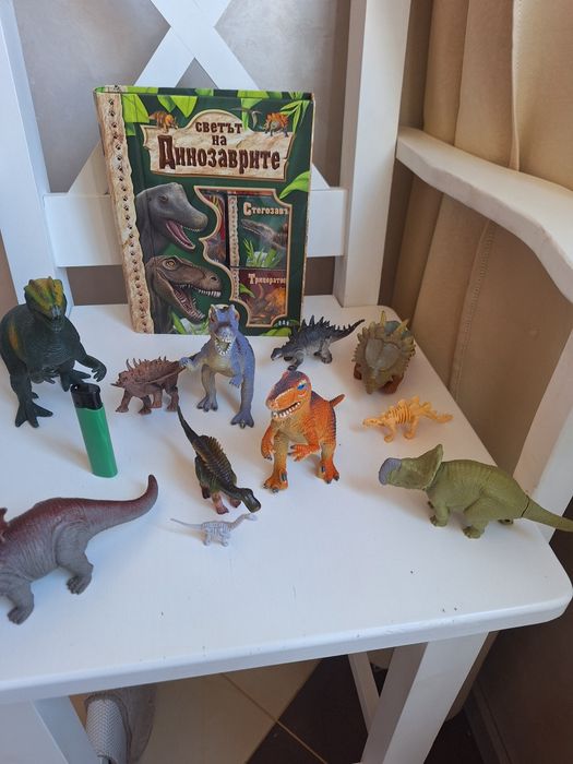 Лот динозаврів dino іграшки