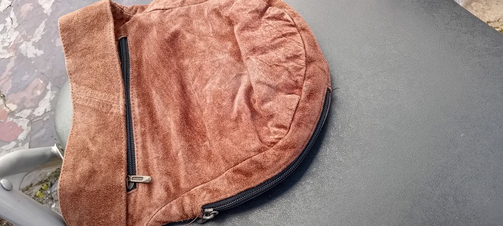 Bolsa de cintura em pele