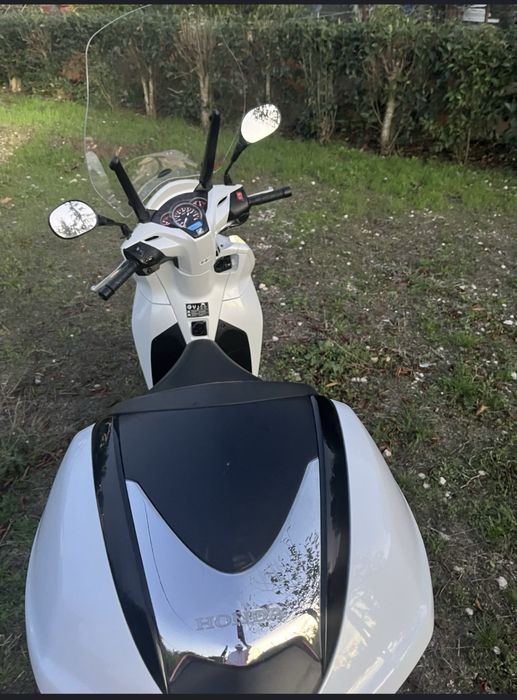 Honda SH 300i Scooter