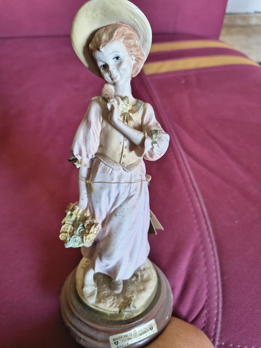 Estatuetas em marfinite