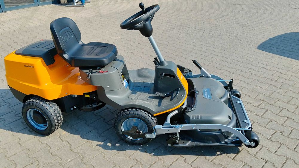 Traktorek ogrodowy kosiarka PARK 300  400 + COMBI 85 M Q STIGA Raty0%