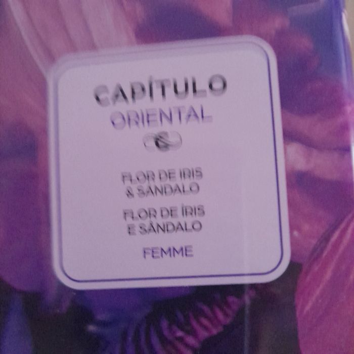 Perfume de flor de iris e sandalo