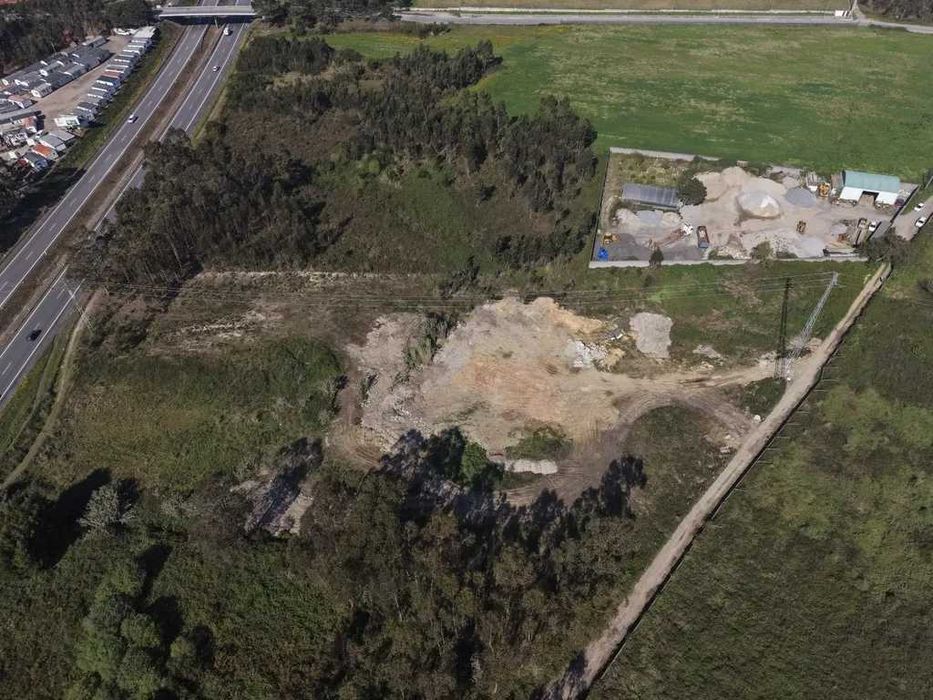 Terreno, com 16 000m², para construção de armazéns, em zona industrial de Laúndos, Póvoa de Varzim