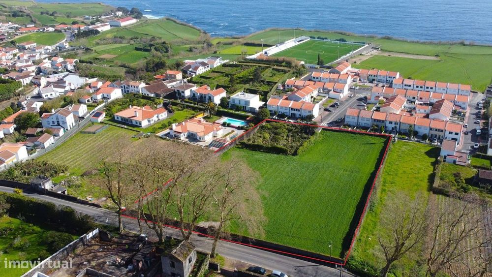 Terreno com Ampla Vista Mar e Costa Norte de São Miguel