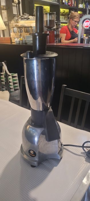 Vende-se trituradora de gelo