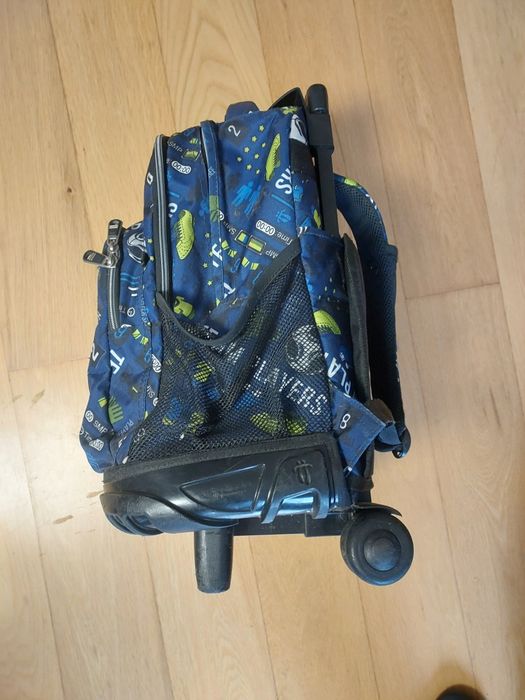 Mochila escolar marca Totto