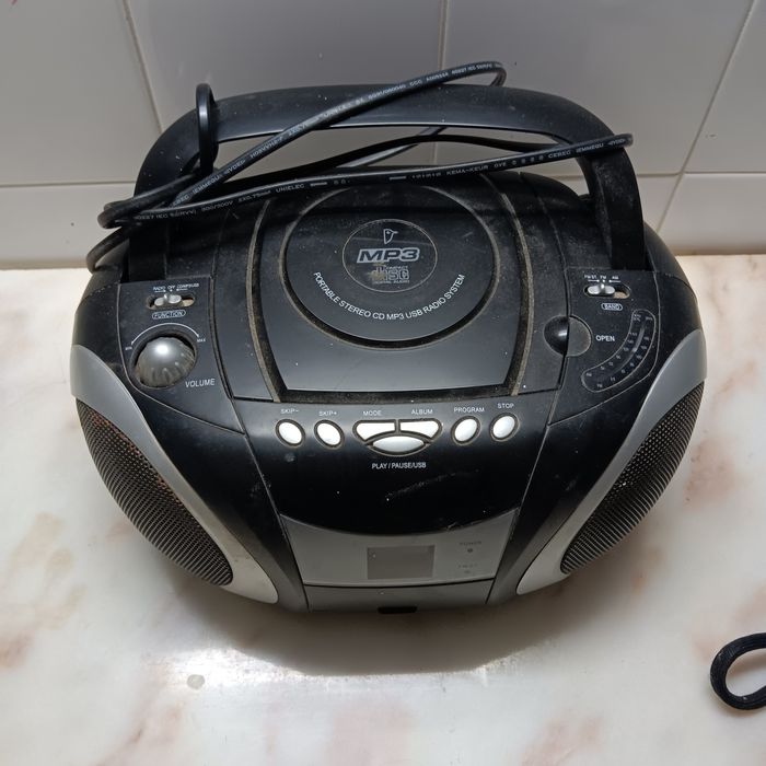 Som antigo ( funciona bem)