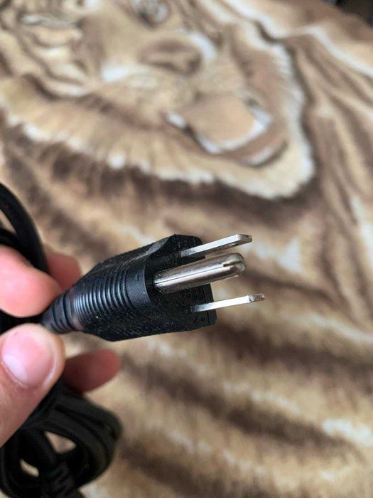 Кабель питания для ноутбука