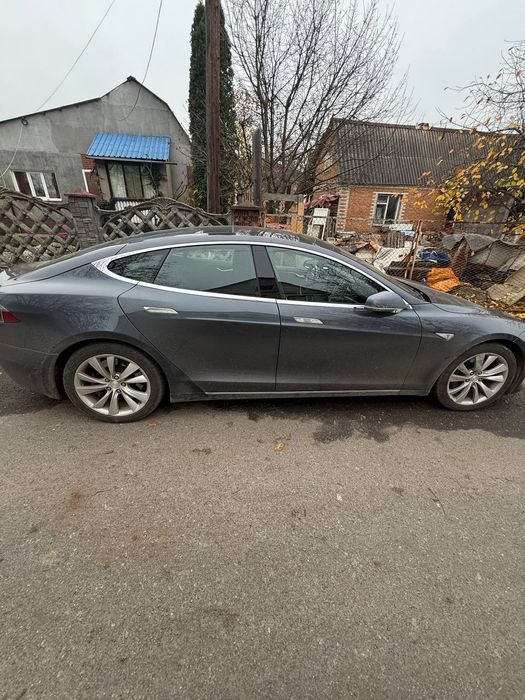 Тесла модел S довгострокова оренда