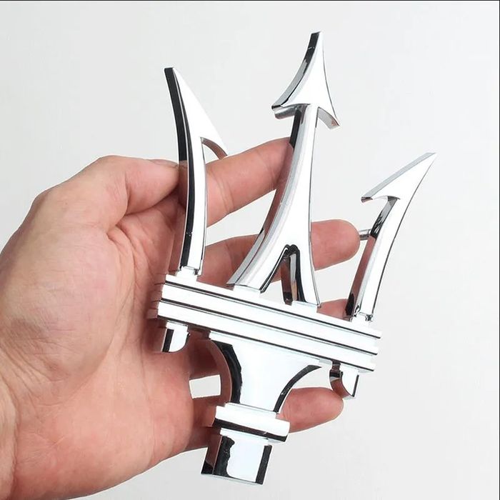 Emblemat Znaczek Logo MASERATI na Grill Atrapę