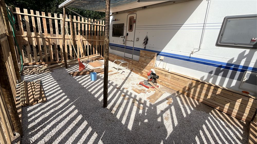 Pinturas e pequenos serviços.