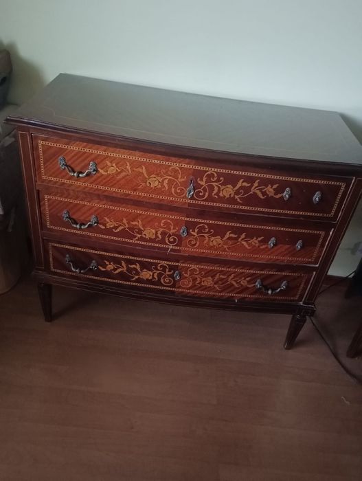 Comoda antiga em madeira