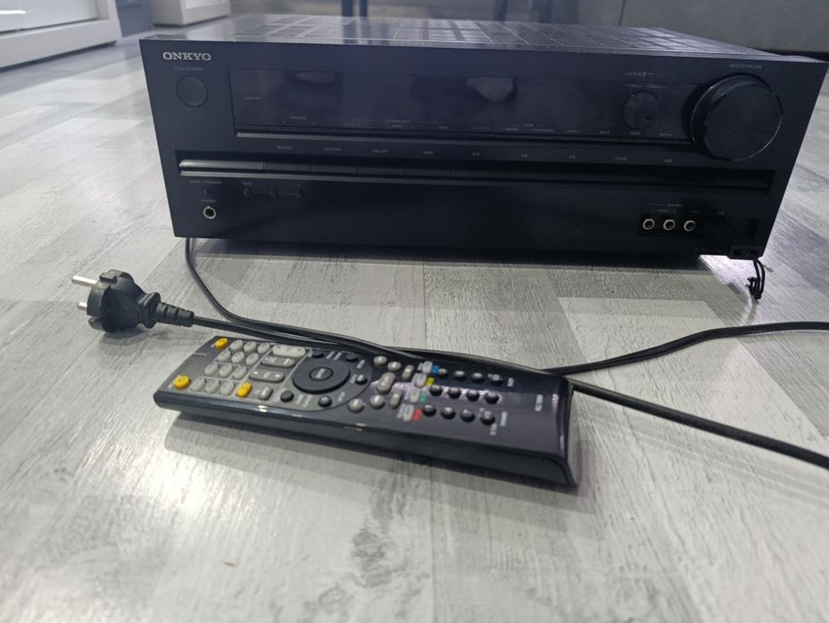 Sprzedam amplituner Onkyo + pilot