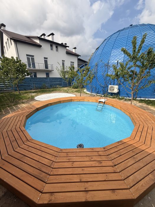 Будинок для свят з басейном, чаном-джакузі та караоке