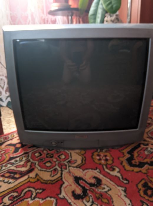 Продам цветной телевизор Philips