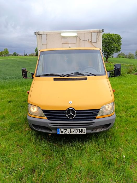 Mercedes 311D kontener