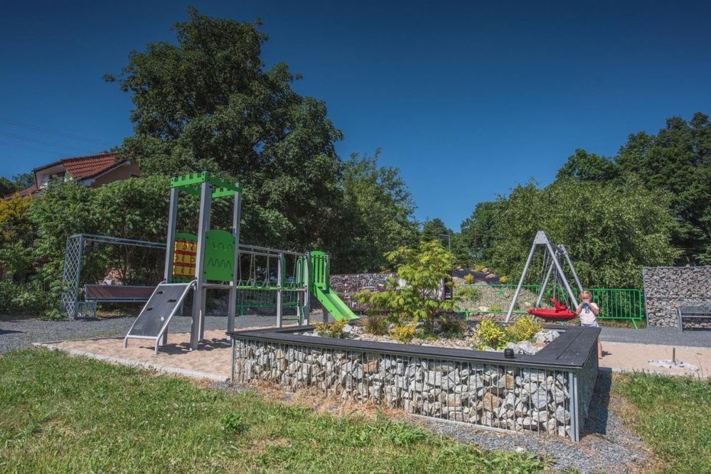 Domki Platan góry Karpacz Jacuzzi Sauna Integracje wakacje panieńskie kawalerskie basen balia ślub