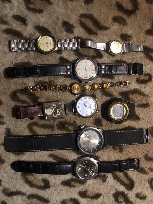 Продам наручные часы на запчасти