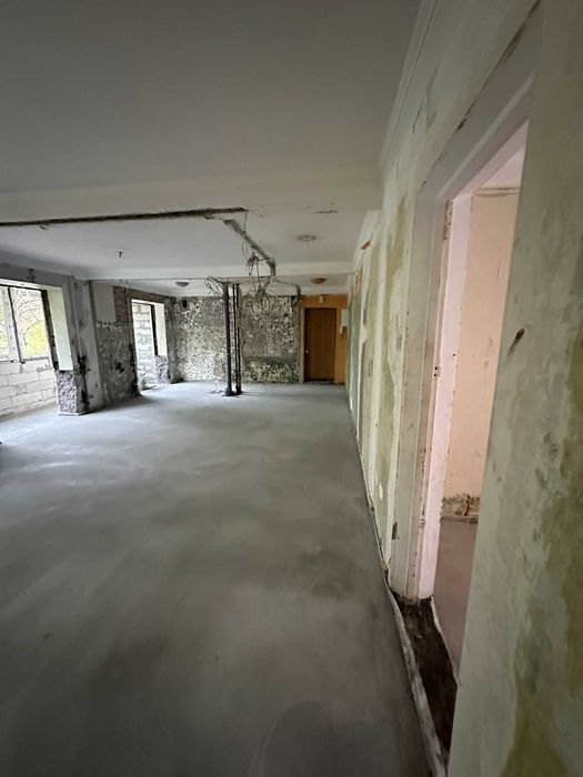 Фасадне приміщення в оренду на Березняках