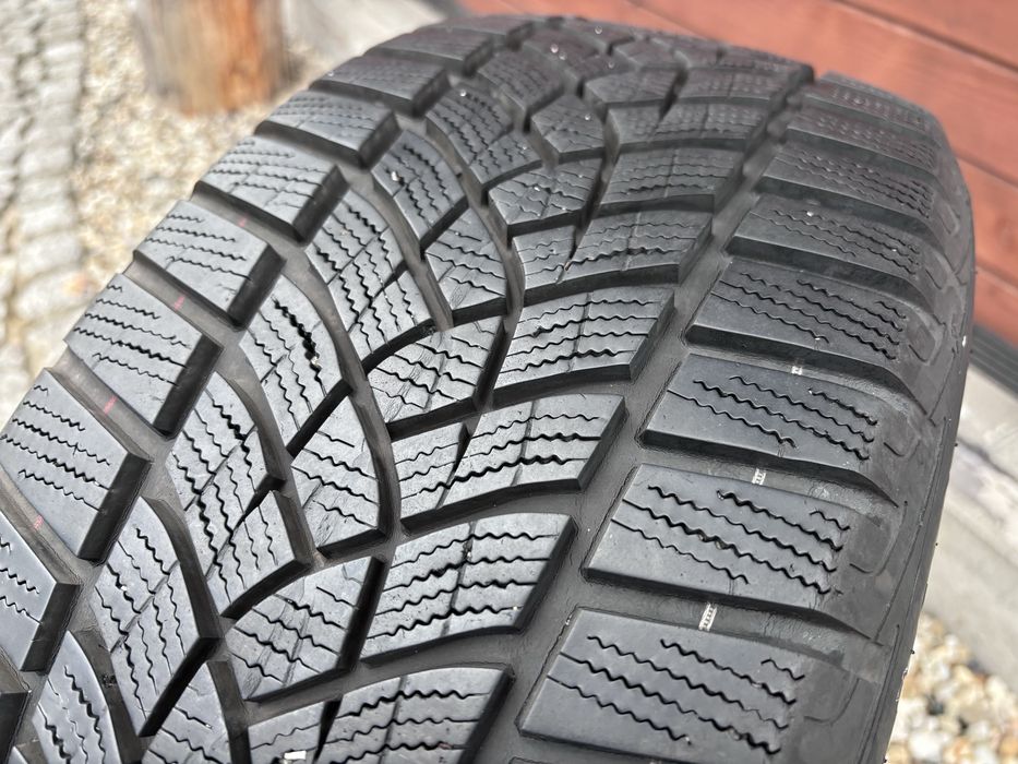 1 sztuka Goodyear Ultra Grip Performance 215/55 R17 7mm 2017