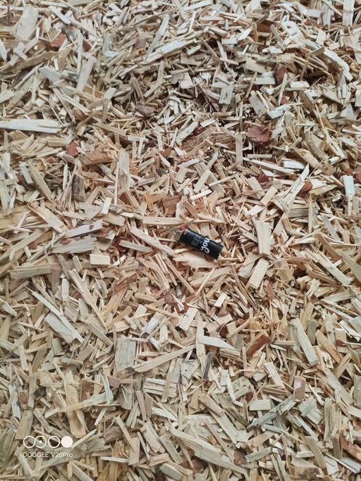 Zrębka drzewna zrębki drzewne ozdobne do ogrodu opałowe pod borówkę