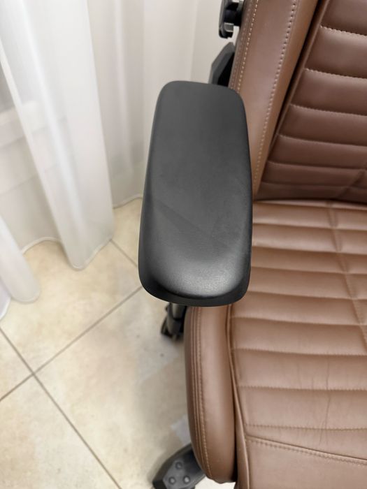 Продам игровое кресло dxracer master max