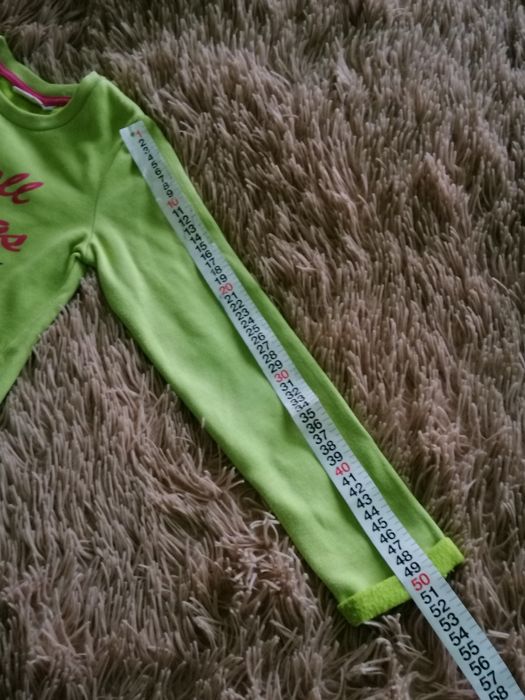 Кофточка для дівчинки.