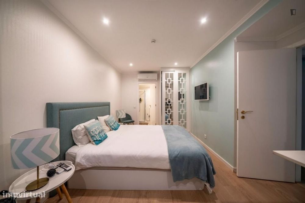 Quarto - localizado em Carcavelos Lisbon