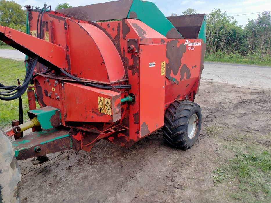 Ścielarka  słomy paszy kverneland KD 832