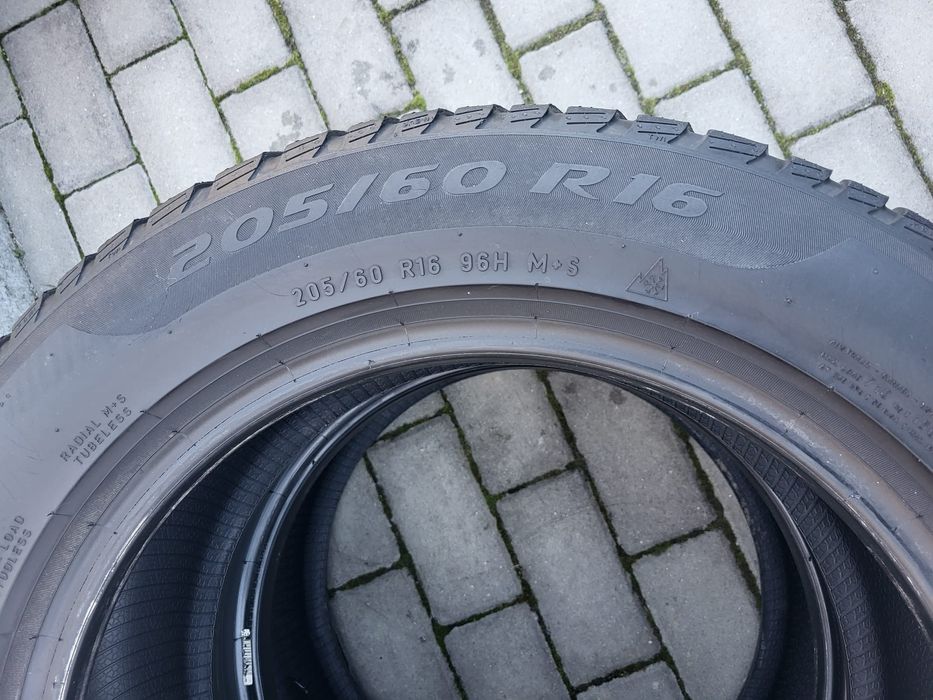 4x Opony Zimowe 205/60/16 96H Pirelli Sottozero 3 Bieżnik 7mm 2020rok