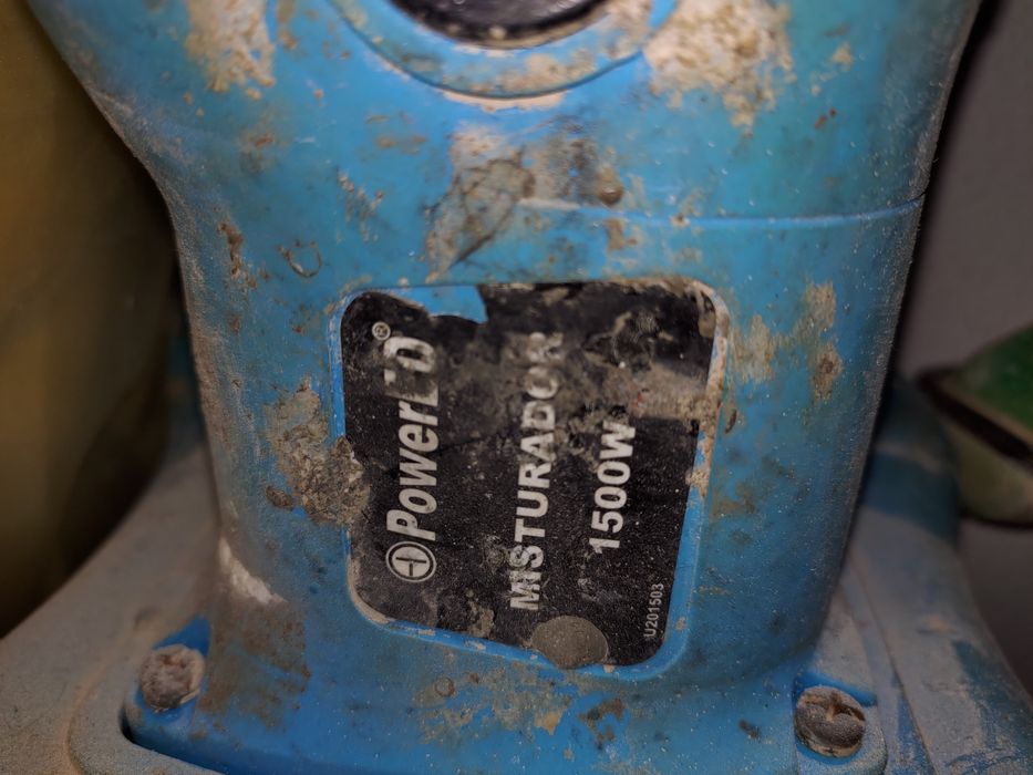 Duas misturadoras  em ótimo estado de conservação