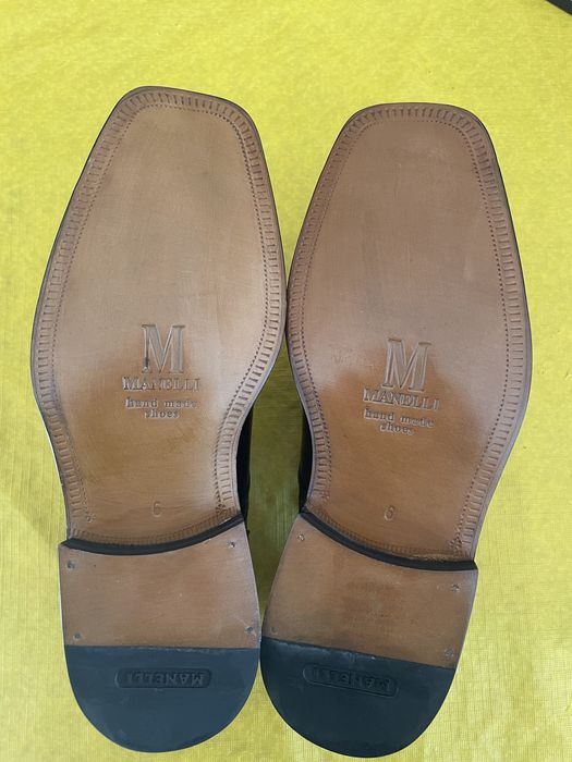 Sapatos novos em pele genuina