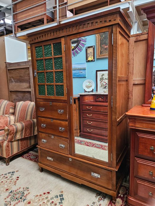 Roupeiro antigo - óptimo estado geral