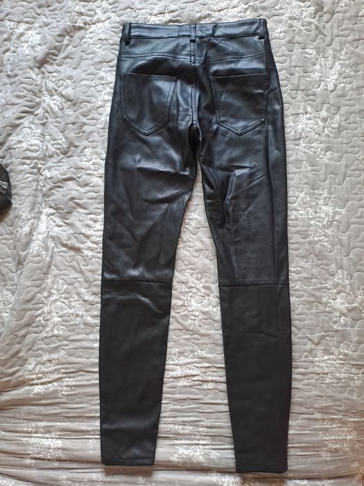 Spodnie sztuczna skóra Bershka