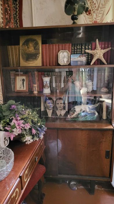 советские шкафы и низкая тумба